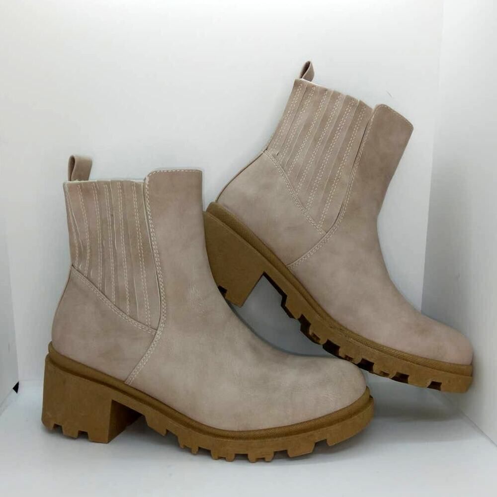 Report Women's Designer NEW w/Tags Lug Soled Tan Boots - sz. 8 1/2